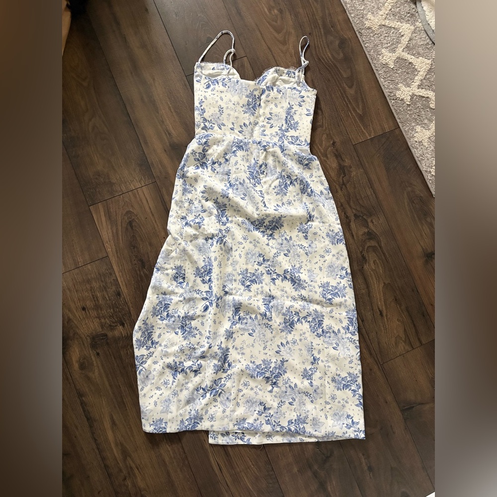 House of CB Blue and White Floral Midi Dress - Picture 10 of 10